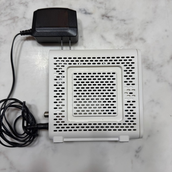 ARRIS Surfboard SB8200 DOCSIS 3.1 Cable Modem - Picture 5 of 6